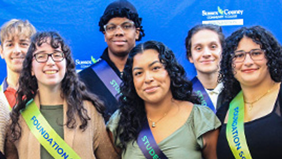College students gather for a picture