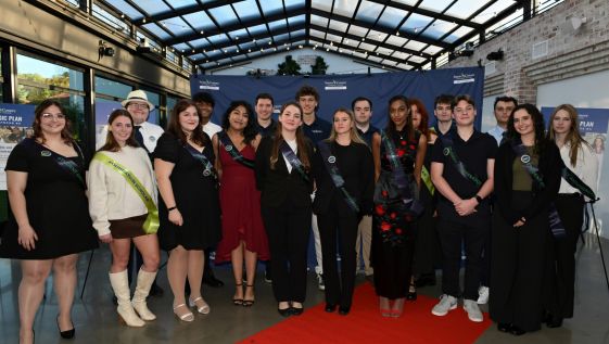 College students gather for a picture